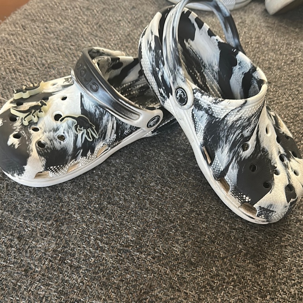 CROCS black/white swirl kids’ size 2